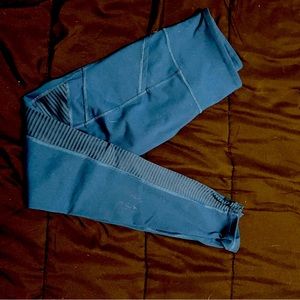 Leggings with pockets, they are blue, size S